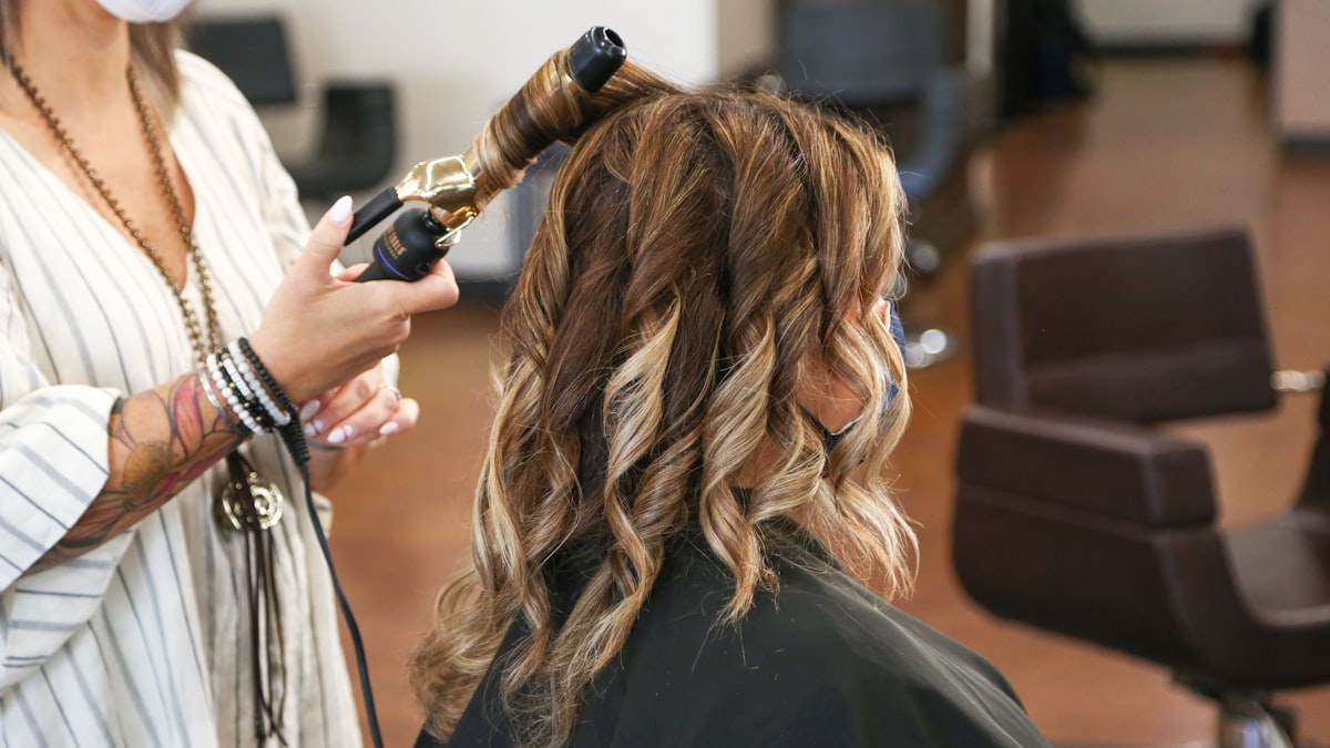 Balayage vs. Foil Highlights: What’s Actually Different
